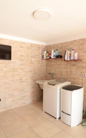Casa à venda com 130m², 2 quartos e 1 vagaArea de Serviço