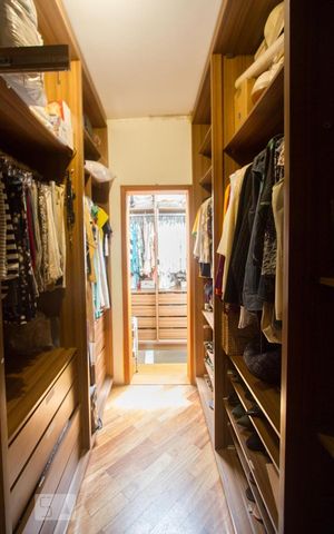 Casa à venda com 270m², 2 quartos e 2 vagasCloset Suíte