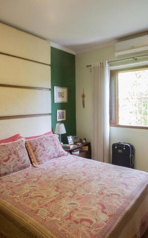 Casa à venda com 270m², 2 quartos e 2 vagasSuíte