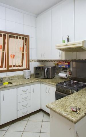 Casa à venda com 270m², 2 quartos e 2 vagasCozinha