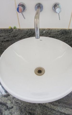 Casa à venda com 270m², 2 quartos e 2 vagasDetalhe Banheiro Suíte