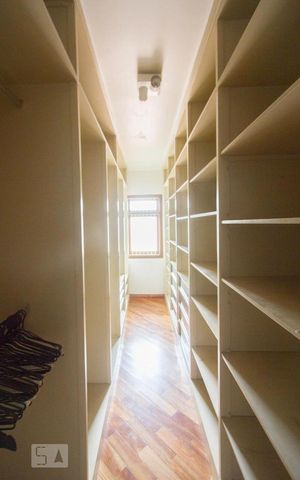 Casa à venda com 270m², 2 quartos e 2 vagasCloset Quarto Casa 2