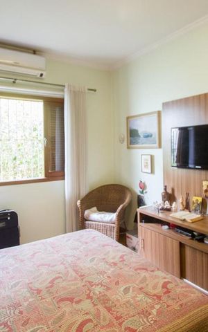 Casa à venda com 270m², 2 quartos e 2 vagasSuíte