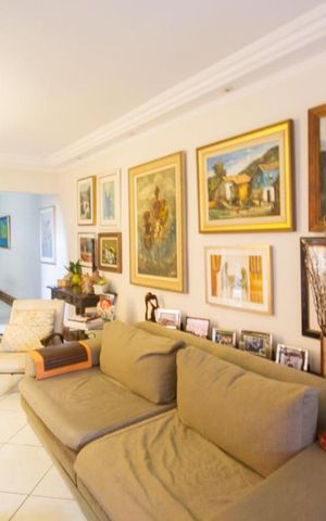 Casa à venda com 270m², 2 quartos e 2 vagasSala