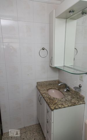 Apartamento para alugar com 72m², 3 quartos e 2 vagas Apartamento para alugar com 72m², 3 quartos e 2 vagasBanheiro da Suíte