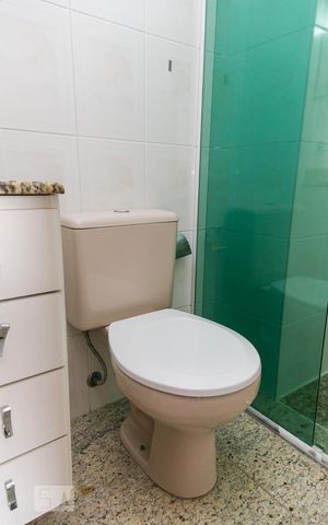 Apartamento para alugar com 72m², 3 quartos e 2 vagas Apartamento para alugar com 72m², 3 quartos e 2 vagasBanheiro da Suíte
