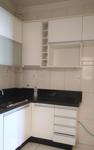 Apartamento para alugar com 55m², 2 quartos e sem vaga Apartamento para alugar com 55m², 2 quartos e sem vagaCozinha e Área de Serviço