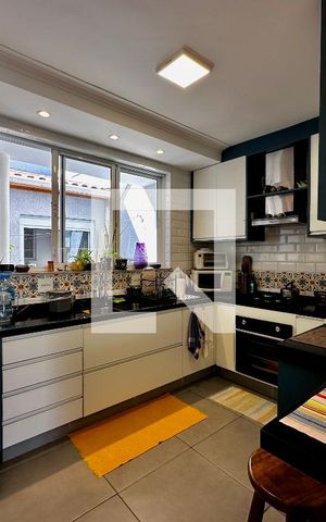 Casa à venda com 130m², 3 quartos e 2 vagas Casa à venda com 130m², 3 quartos e 2 vagasCozinha