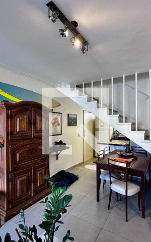 Casa à venda com 130m², 3 quartos e 2 vagas Casa à venda com 130m², 3 quartos e 2 vagasSala