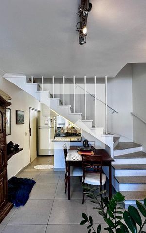 Casa à venda com 130m², 3 quartos e 2 vagas Casa à venda com 130m², 3 quartos e 2 vagasSala