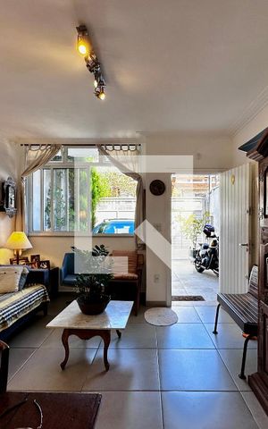 Casa à venda com 130m², 3 quartos e 2 vagas Casa à venda com 130m², 3 quartos e 2 vagasSala