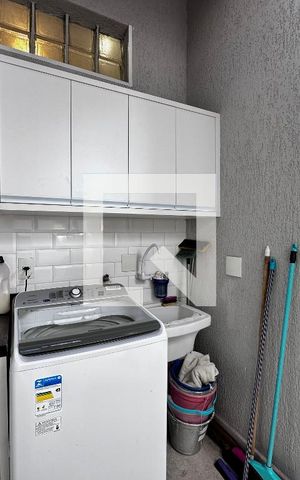 Casa à venda com 130m², 3 quartos e 2 vagas Casa à venda com 130m², 3 quartos e 2 vagasÁrea de Serviço
