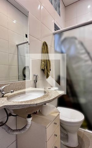 Casa à venda com 130m², 3 quartos e 2 vagas Casa à venda com 130m², 3 quartos e 2 vagasBanheiro Serviço