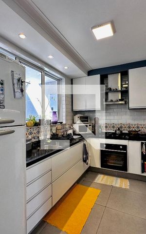 Casa à venda com 130m², 3 quartos e 2 vagas Casa à venda com 130m², 3 quartos e 2 vagasCozinha