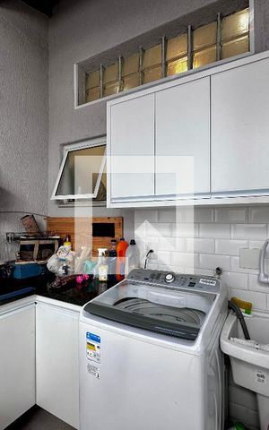 Casa à venda com 130m², 3 quartos e 2 vagas Casa à venda com 130m², 3 quartos e 2 vagasÁrea de Serviço