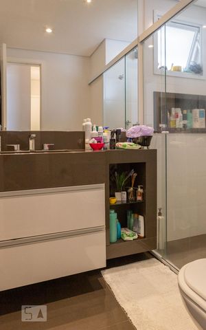 Apartamento à venda com 145m², 3 quartos e 3 vagas Apartamento à venda com 145m², 3 quartos e 3 vagasBanheiro da Suíte 1