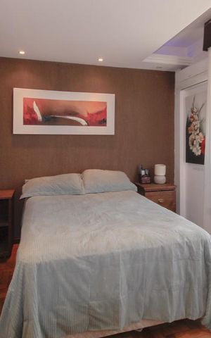 Casa à venda com 300m², 5 quartos e 5 vagas Casa à venda com 300m², 5 quartos e 5 vagasSuíte