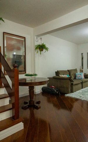 Casa à venda com 250m², 2 quartos e 3 vagasSala