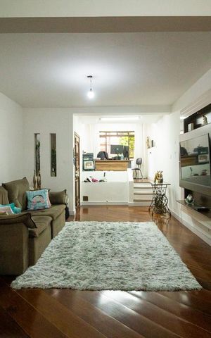 Casa à venda com 250m², 2 quartos e 3 vagasSala