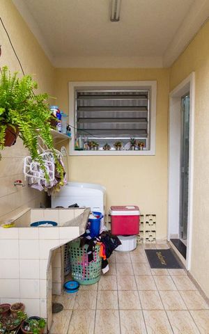 Casa à venda com 250m², 2 quartos e 3 vagasLavanderia 