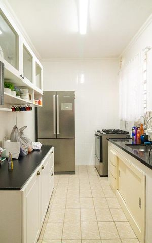 Casa à venda com 250m², 2 quartos e 3 vagasCozinha 