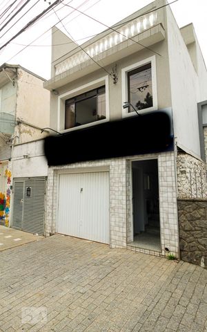 Casa à venda com 250m², 2 quartos e 3 vagasFachada 