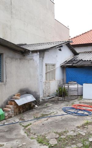 Casa para alugar com 100m², 2 quartos e 3 vagasFundos