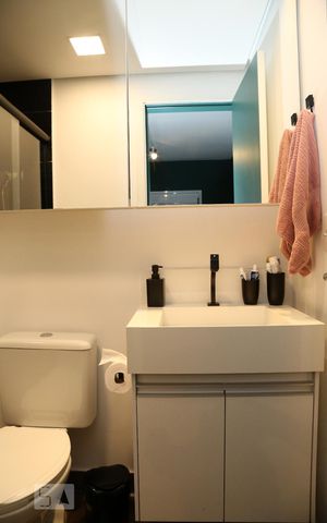 Apartamento à venda com 67m², 2 quartos e 2 vagasBanheiro da Suíte