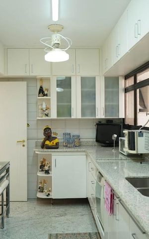 Apartamento à venda com 450m², 3 quartos e 3 vagas Apartamento à venda com 450m², 3 quartos e 3 vagasCozinha