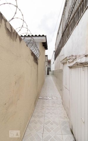 Casa à venda com 80m², 2 quartos e sem vagaCorredor Lateral