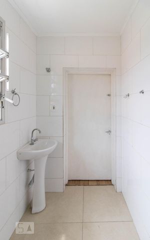 Casa à venda com 80m², 2 quartos e sem vagaBanheiro