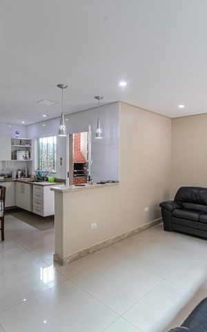 Casa à venda com 90m², 2 quartos e 3 vagas Casa à venda com 90m², 2 quartos e 3 vagasSala