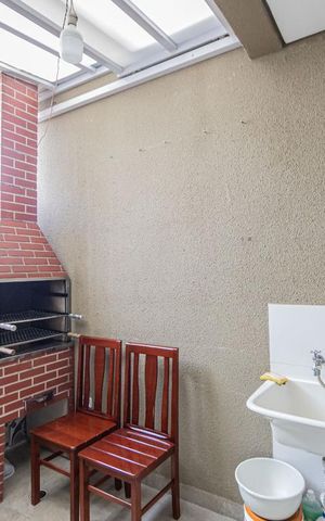 Casa à venda com 90m², 2 quartos e 3 vagas Casa à venda com 90m², 2 quartos e 3 vagasServiço e Churrasqueira