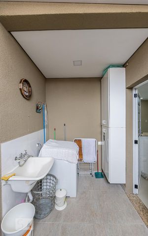 Casa à venda com 90m², 2 quartos e 3 vagas Casa à venda com 90m², 2 quartos e 3 vagasServiço e Churrasqueira