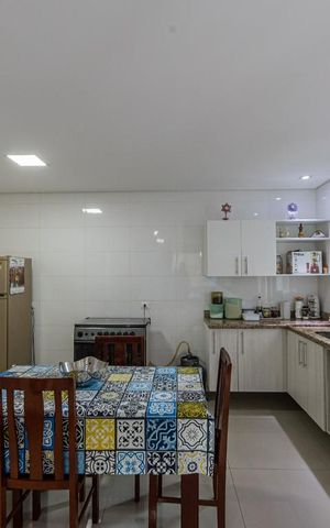 Casa à venda com 90m², 2 quartos e 3 vagas Casa à venda com 90m², 2 quartos e 3 vagasCozinha
