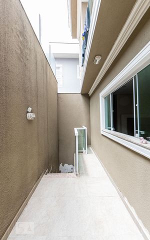 Casa à venda com 90m², 2 quartos e 3 vagas Casa à venda com 90m², 2 quartos e 3 vagasÁrea comum