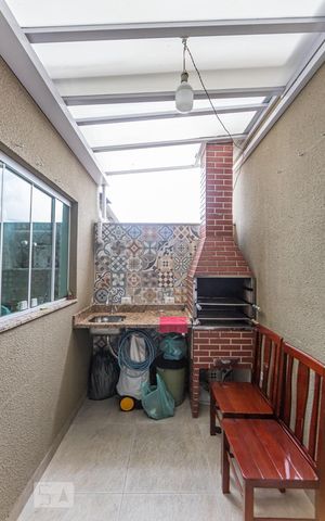 Casa à venda com 90m², 2 quartos e 3 vagas Casa à venda com 90m², 2 quartos e 3 vagasServiço e Churrasqueira