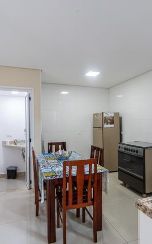 Casa à venda com 90m², 2 quartos e 3 vagas Casa à venda com 90m², 2 quartos e 3 vagasCozinha