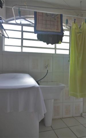 Casa à venda com 130m², 3 quartos e 3 vagasÁrea de Serviço