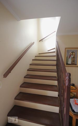 Casa à venda com 130m², 3 quartos e 3 vagasEscadas