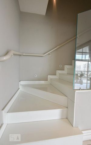 Apartamento à venda com 230m², 3 quartos e 3 vagasEscada 