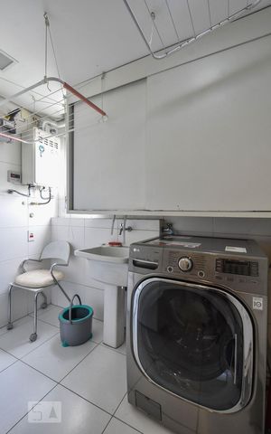 Apartamento à venda com 230m², 3 quartos e 3 vagasLavanderia 