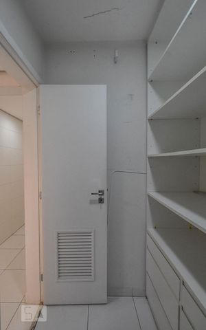 Apartamento à venda com 230m², 3 quartos e 3 vagasQuarto de Serviços 