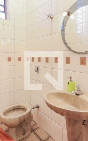 Casa à venda com 350m², 5 quartos e 3 vagas Casa à venda com 350m², 5 quartos e 3 vagasBanheiro Salão