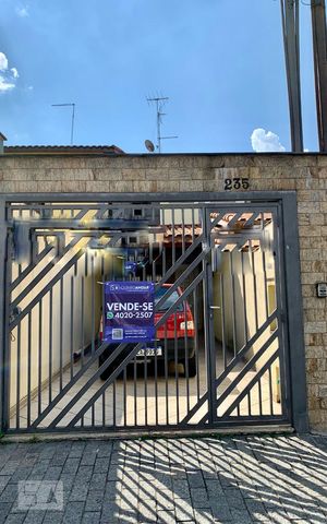 Casa à venda com 103m², 3 quartos e 2 vagas Casa à venda com 103m², 3 quartos e 2 vagasFachada