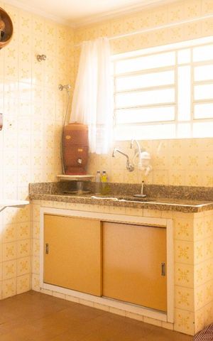 Casa à venda com 189m², 5 quartos e 4 vagas Casa à venda com 189m², 5 quartos e 4 vagasCozinha