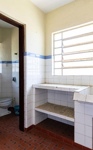 Casa à venda com 200m², 3 quartos e 3 vagas Casa à venda com 200m², 3 quartos e 3 vagasEdícula
