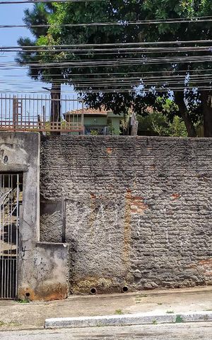 Casa à venda com 200m², 3 quartos e 3 vagas Casa à venda com 200m², 3 quartos e 3 vagasFachada