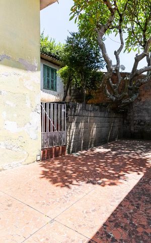 Casa à venda com 200m², 3 quartos e 3 vagas Casa à venda com 200m², 3 quartos e 3 vagasQuintal dos fundos