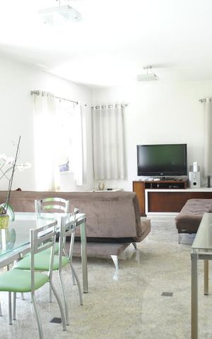Casa à venda com 390m², 3 quartos e 4 vagasSala